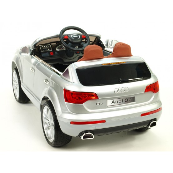 Licenční Audi Q7 s 2.4G dálkovým ovládáním, FM rádiem, odpružením náprav, LED světly, STŘÍBRNÉ