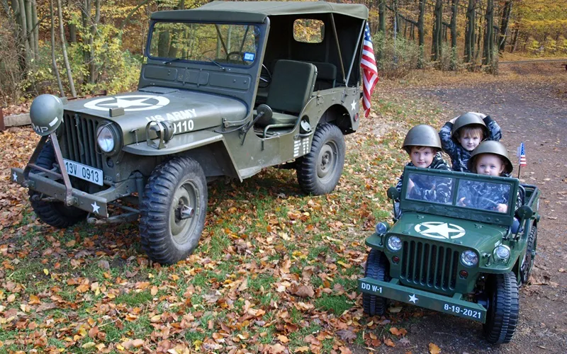 Elektrické autíčko pro děti vojenský džíp Willys 24V