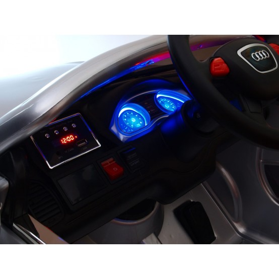 Licenční Audi Q7 s dálkovým ovládáním, FM rádiem, odpružením náprav, LED světly, BÍLÁ