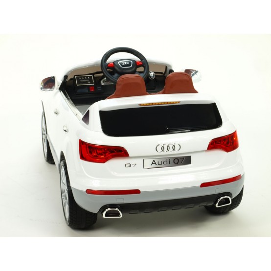 Licenční Audi Q7 s dálkovým ovládáním, FM rádiem, odpružením náprav, LED světly, BÍLÁ
