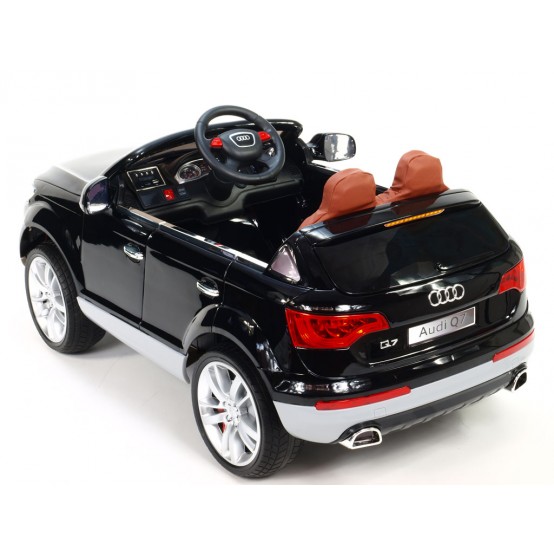 Licenční Audi Q7 s dálkovým ovládáním, FM rádiem, odpružením náprav, LED světly, ČERNÁ