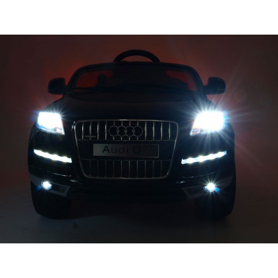Licenční Audi Q7 s 2.4G dálk. ovládáním, FM rádiem, odpružením náprav, LED světly, ČERNÉ, rozbaleno