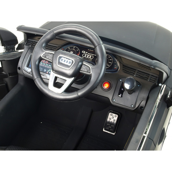 Audi Q7 NEW s 2.4G dálkovým ovládáním, FM rádiem a koženou sedačkou, 12V, MATOVÁ ČERNÁ 