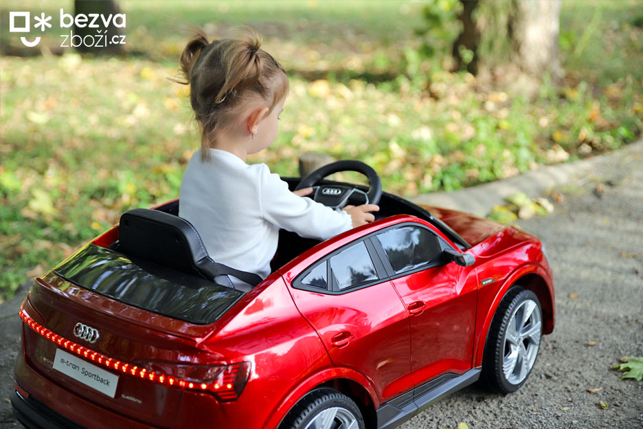 LED lišta | Elektrické autíčko pro děti Audi e-tron 4x4