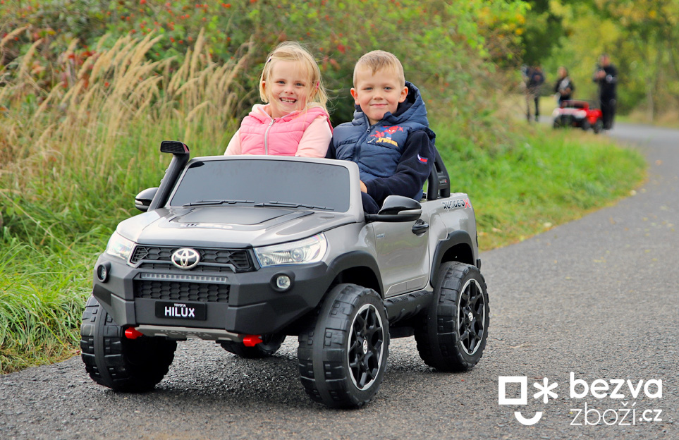 Elektrické autíčko pro dvě děti Toyota Hilux 24V
