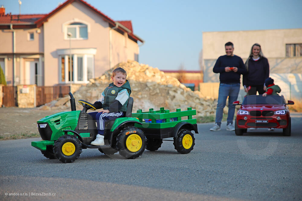 Dětský elektrický traktor Hello T-990, zelený